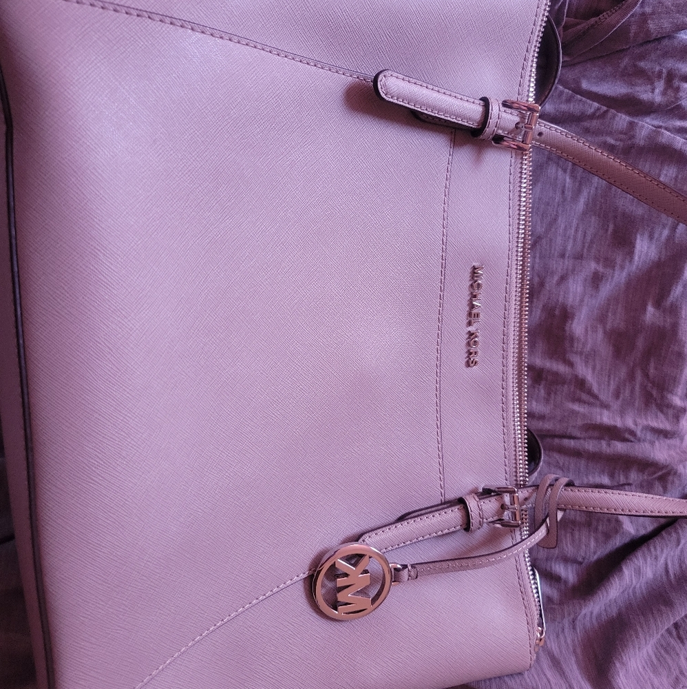 Micheal Kors Large Light Gray Shoulder Bag